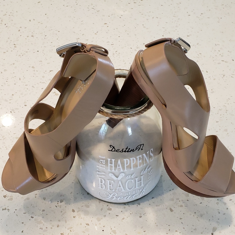 Sandals - Picture 2 of 4